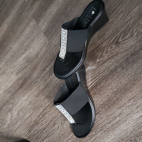 Black slip on wedges - Picture 2 of 3